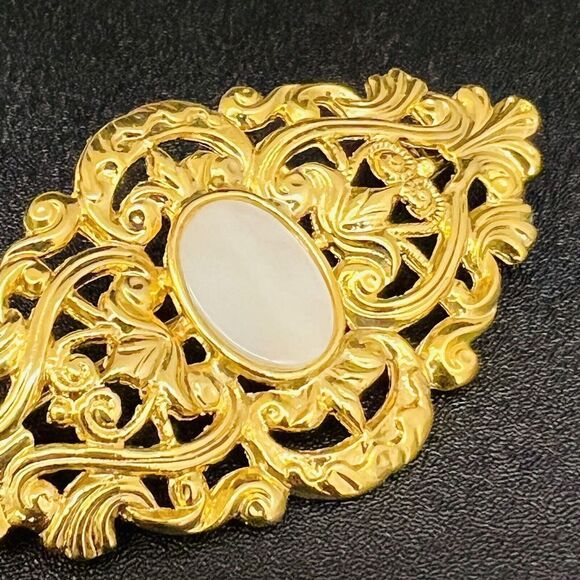 Vintage Mother of Pearl MOP Brooch Lacy Filigree Gold Tone BEAUTIFUL 1487 - Picture 3 of 7